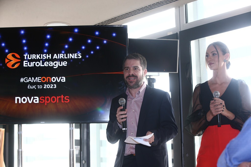 Οι δημοσιογράφοι των καναλιών Novasports και συντονιστές της εκδήλωσης Γιώργος Συρίγος και Δώρα Παντέλη