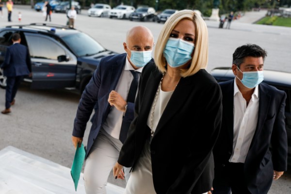 Η Φώφη Γεννηματά προσέρχεται στην εκδήλωση