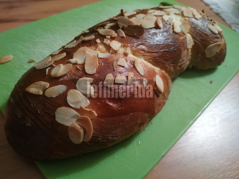 Το τσουρέκι του τεμπέλη είναι έτοιμο!