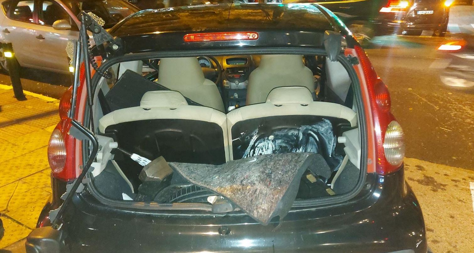 Στο αυτοκίνητο επέβαιναν άλλα δύο άτομα, ομοεθνείς του τραυματία