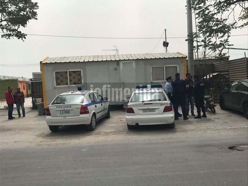 Περιπολικά έξω απλό το Κέντρο Φιλοξενίας