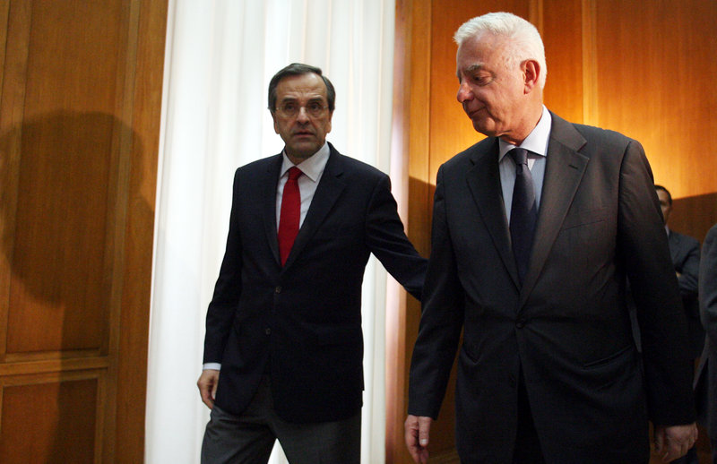 Ο Π. Πικραμμένος ως πρωθυπουργός δέχεται τον πρόεδρο της ΝΔ Α. Σαμαρά στο Μαξίμου