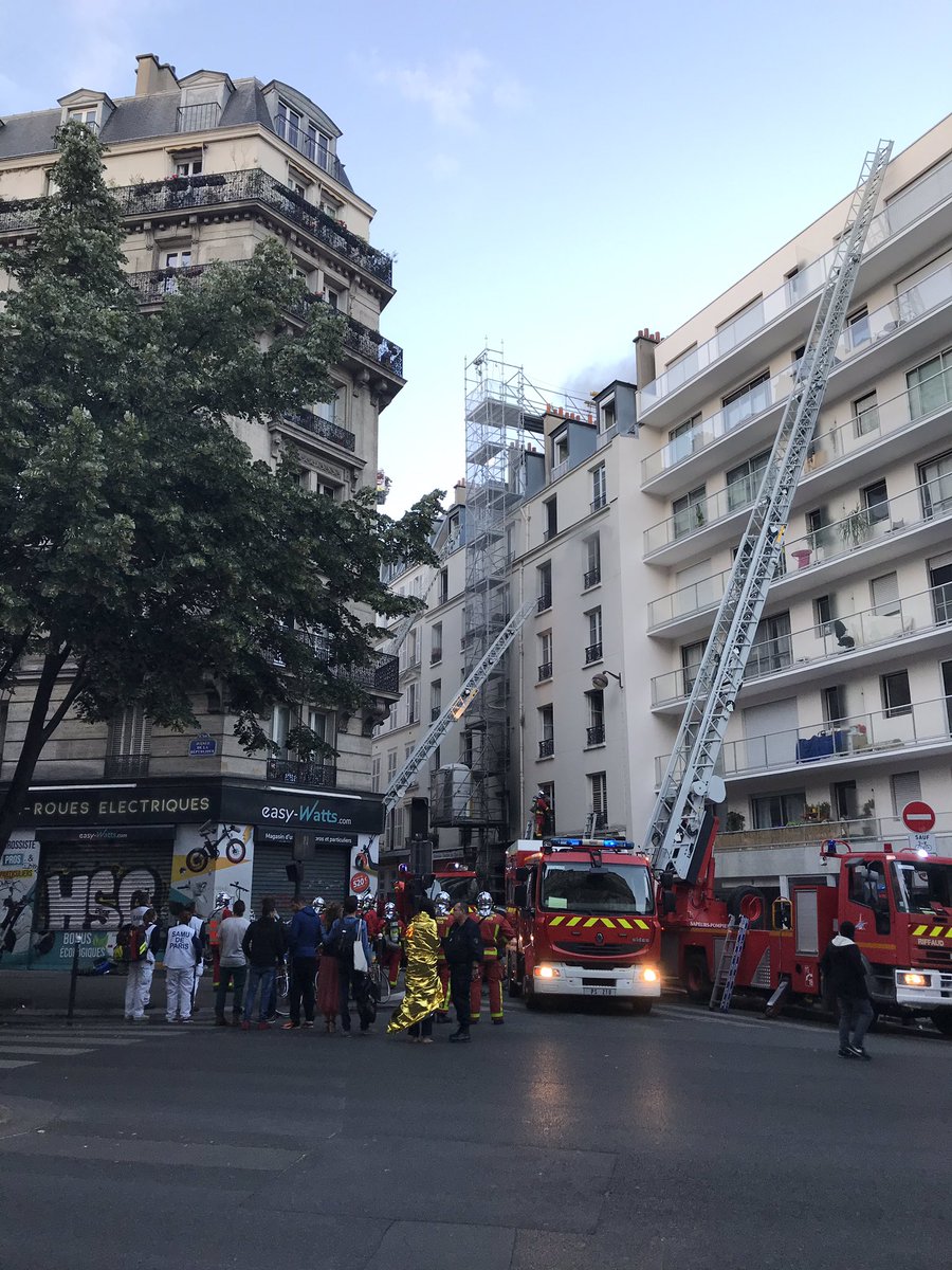 Î¥Ï€ÏŒ Î­Î»ÎµÎ³Ï‡Î¿ Ï„Î­Î¸Î·ÎºÎµ Î· Ï€Ï…ÏÎºÎ±Î³Î¹Î¬ ÏƒÎµ Ï€Î¿Î»Ï…ÎºÎ±Ï„Î¿Î¹ÎºÎ¯Î± ÏƒÏ„Î¿ ÎºÎ­Î½Ï„ÏÎ¿ Ï„Î¿Ï… Î Î±ÏÎ¹ÏƒÎ¹Î¿Ï