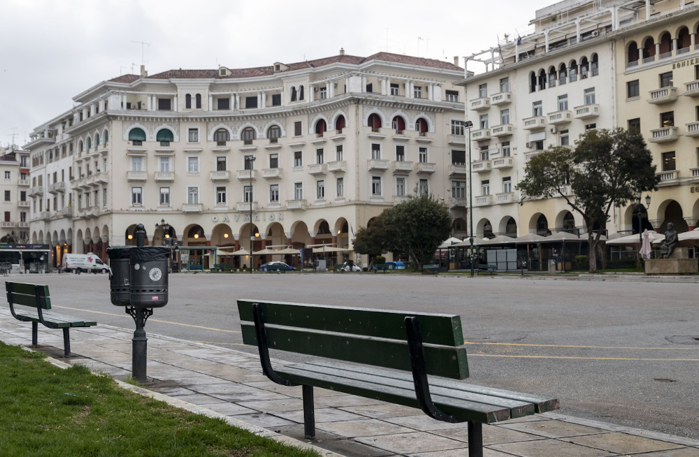 Πλατεία Αριστοτέλους άδεια