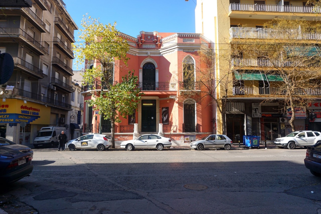 κοκκινο σπίτι