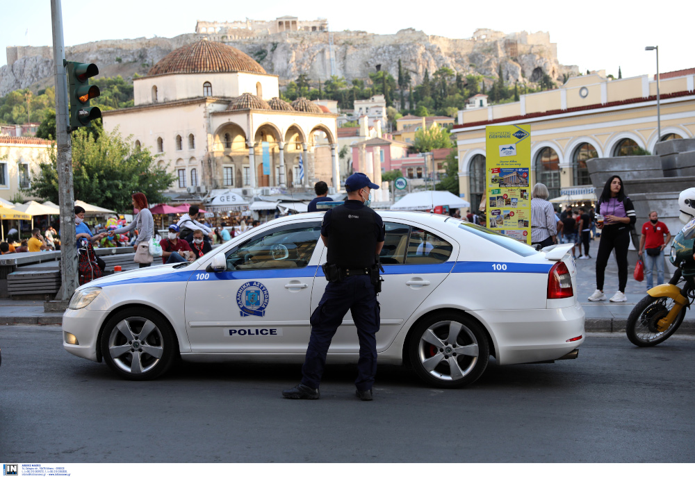 Κορωνοϊός: Οι πλατείες γέμισαν περιπολικά