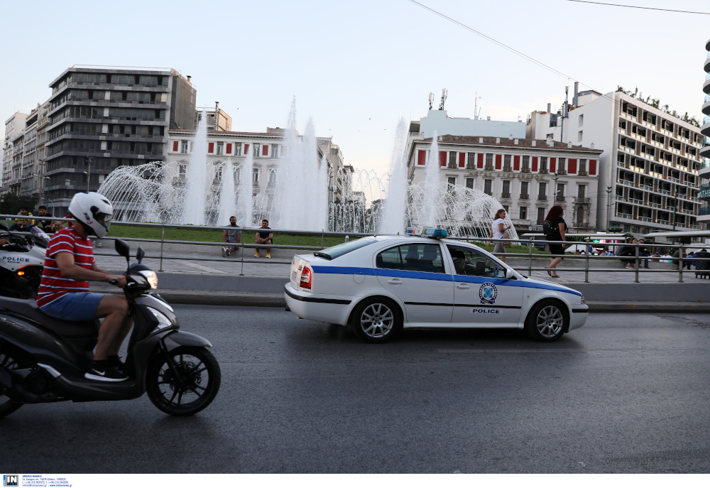 Κορωνοϊός: Οι πλατείες γέμισαν περιπολικά