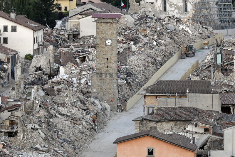 Il terremoto ha quasi completamente distrutto Amatrice