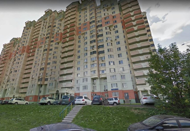Η 19χρονη βρέθηκε νεκρή μπροστά από αυτή την πολυκατοικία