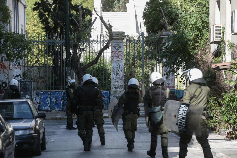 Μπήκαν τα ΜΑΤ στο Πολυτεχνείο