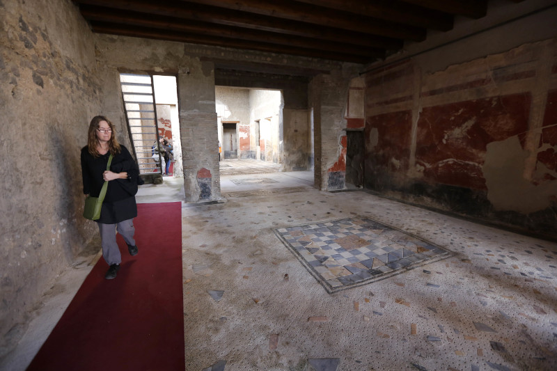 τουρίστρια στην Πομπηία