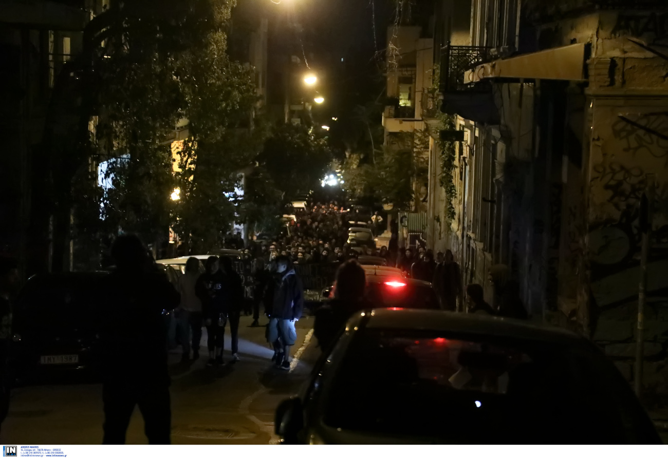 Εξάρχεια: Επεισόδια με μολότοφ και οδοφράγματα