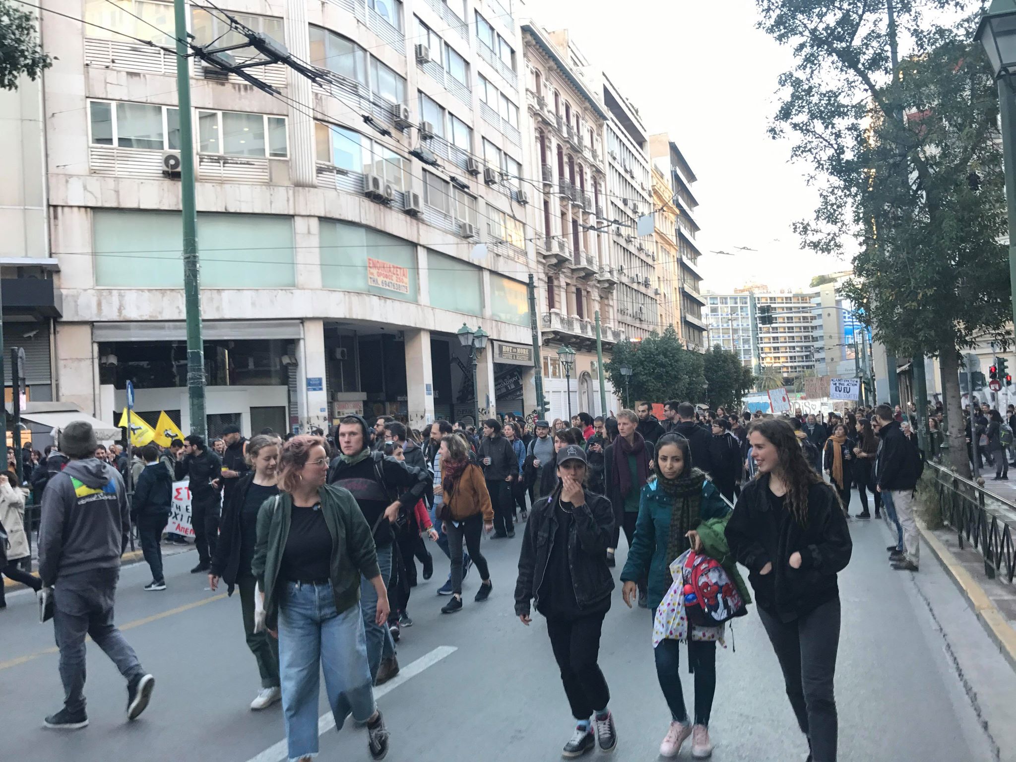 Πορεία κάνουν οι αναγνωρισμένοι πρόσφυγες στο κέντρο