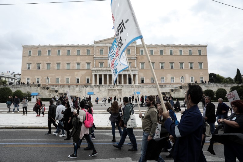 Πορεία έξω από τη Βουλή