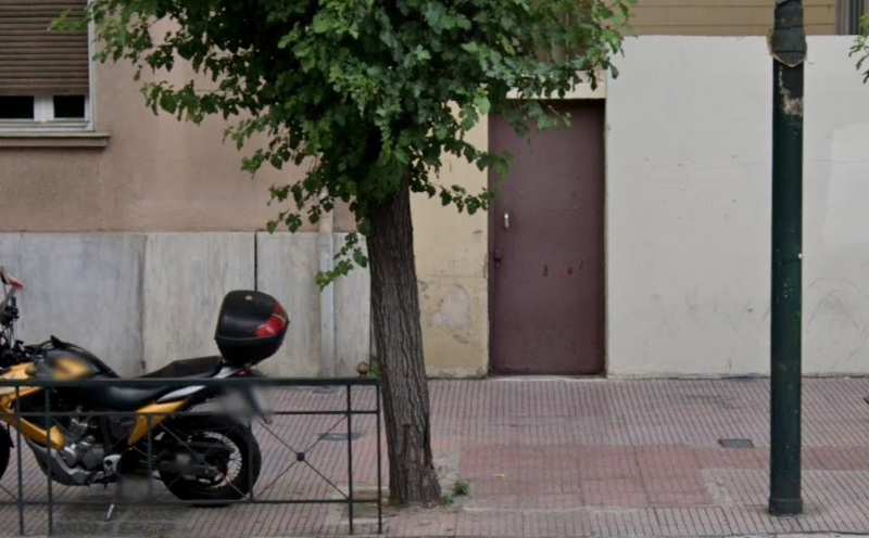 Η παράταιρη πόρτα στην Βασιλίσσης Σοφίας 4