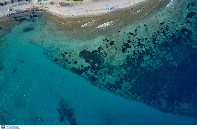 Καταγάλανα νερά στο Ποσείδι