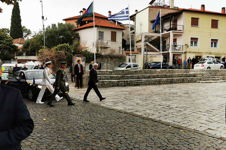 Προκόπης Παυλόπουλος προχωράει με συνοδεία