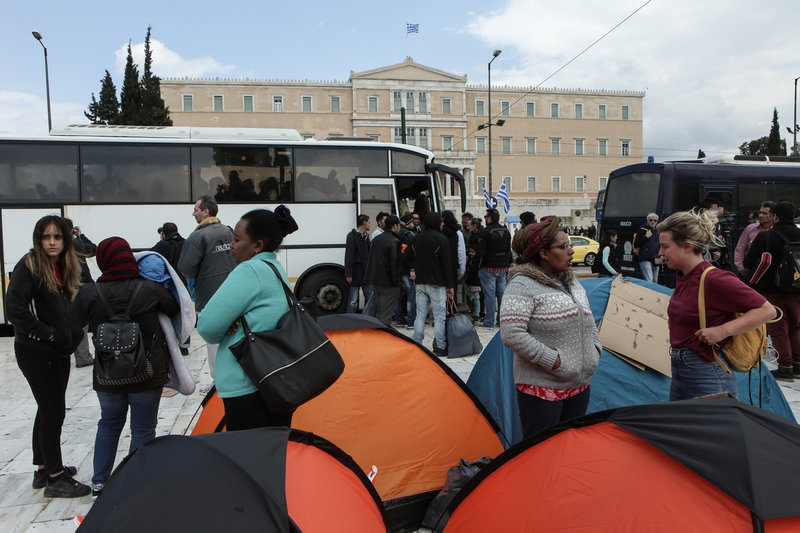 ΑποχώÏησαν οι Ï€Ïόσφυγες από το ΣÏνταγμα -ΦωτογÏαφία: George Vitsaras / SOOC