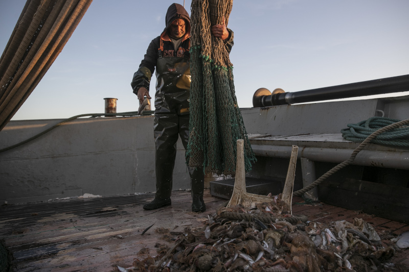 Ψαράδες σε Μηχανιώνα και Καβάλα «ψάρεψαν» 800 κιλά σκουπίδια ...