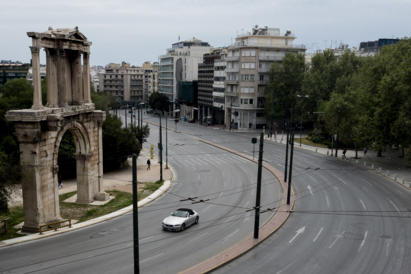 Αθήνα, μια πόλη-φάντασμα -Αδειοι δρόμοι τη Δευτέρα του Πάσχα ...