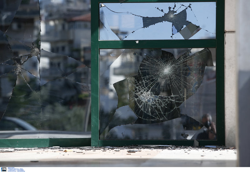 Μεγάλες φθορές προκάλεσε ο Ρουβίκωνας στο δημαρχείο Ηλιούπολης