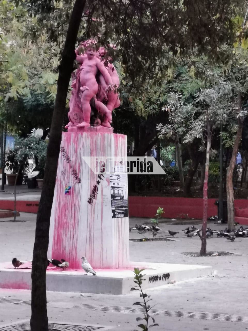 Το άγαλμα έχει γίνει στόχος βανδαλισμών κι άλλες φορές