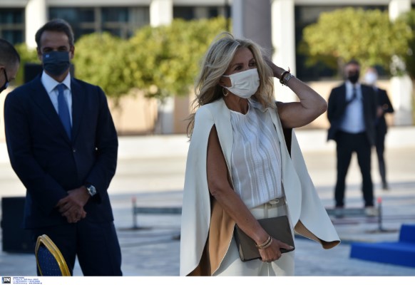 Κυριάκος Μητσοτάκης και Μαρέβα Μητσοτάκη στην εκδήλωση για τη συμπλήρωση 2.500 ετών από τη Μάχη των Θερμοπυλών και την Ναυμαχία της Σαλαμίνας