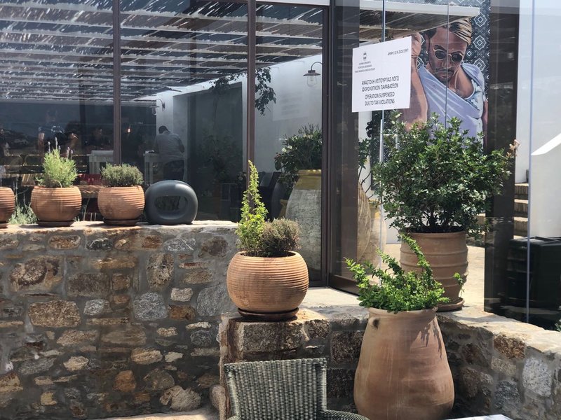 Οι ελεγκτές της ΑΑΔΕ, βρέθηκαν στο εστιατόριο το βράδυ της Τρίτης, και παρέμειναν μέχρι τις πρώτες πρωινές ώρες.