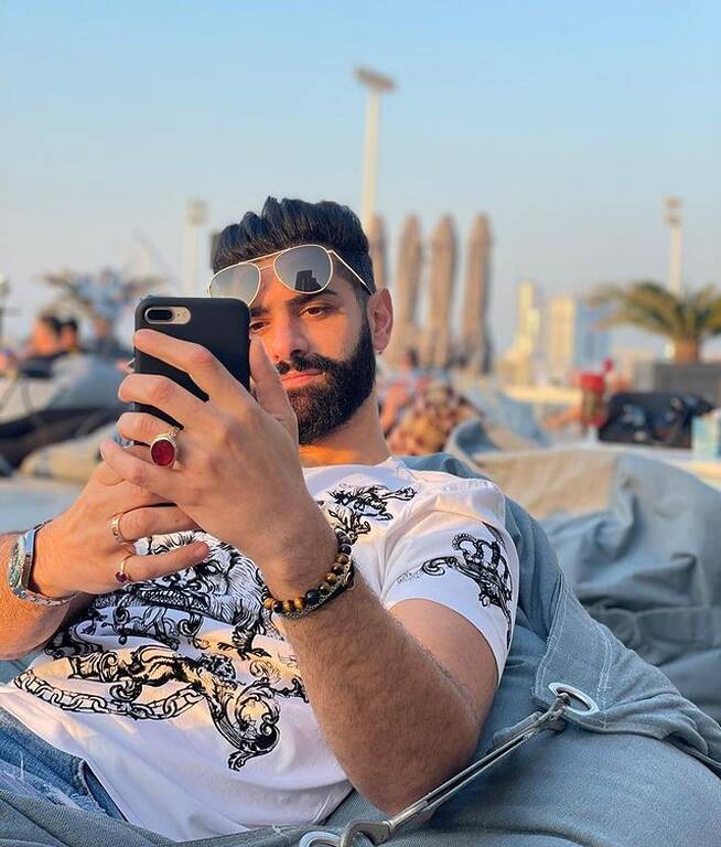 Selfie με φόντο τις ομορφιές του Ντουμπάι