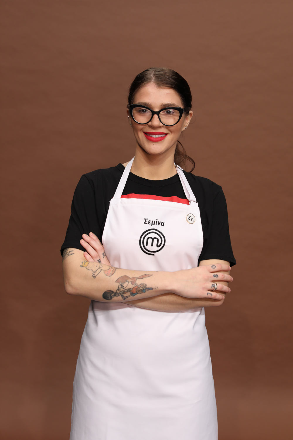 H Σεμίνα Κατσίβα με την ποδιά του MasterChef 4