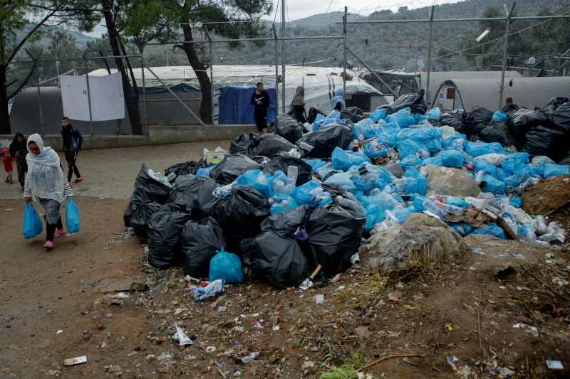 Τα σκουπίδια στο ΚΥΤ της Μόριας