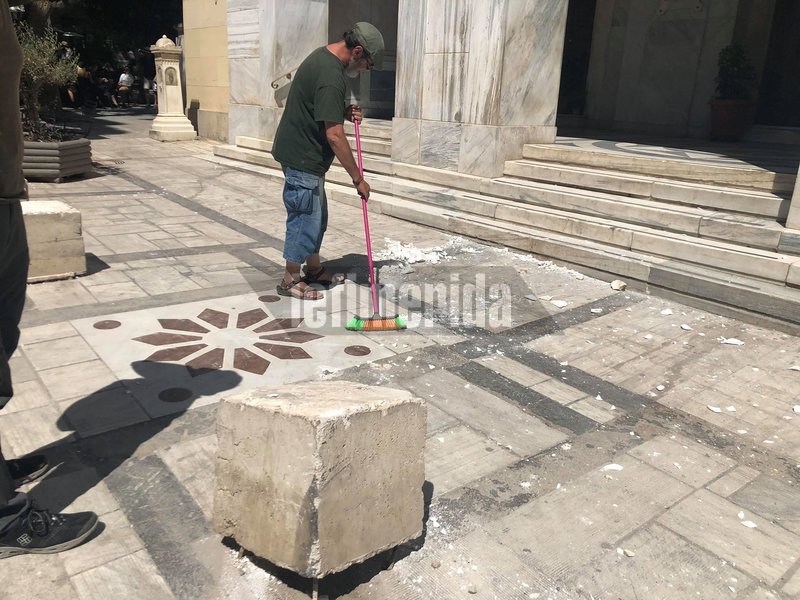 Σοβάδες στην εκκλησία Αγίας Ειρήνης