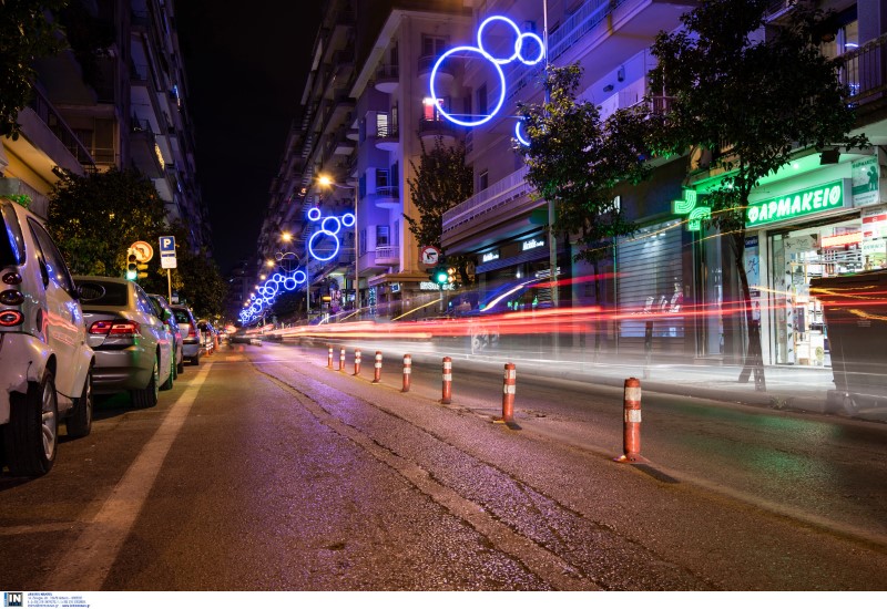 Στολίστηκαν και οι δρόμοι