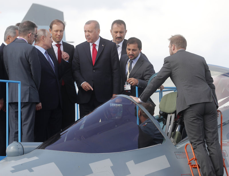 Ο Ερντογάν με τον Πούτιν μπροστά σε Su-57