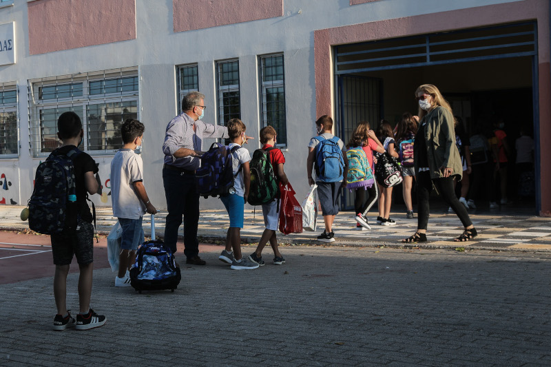 σχολεία μαθητές με μάσκα θερμική κάμερα