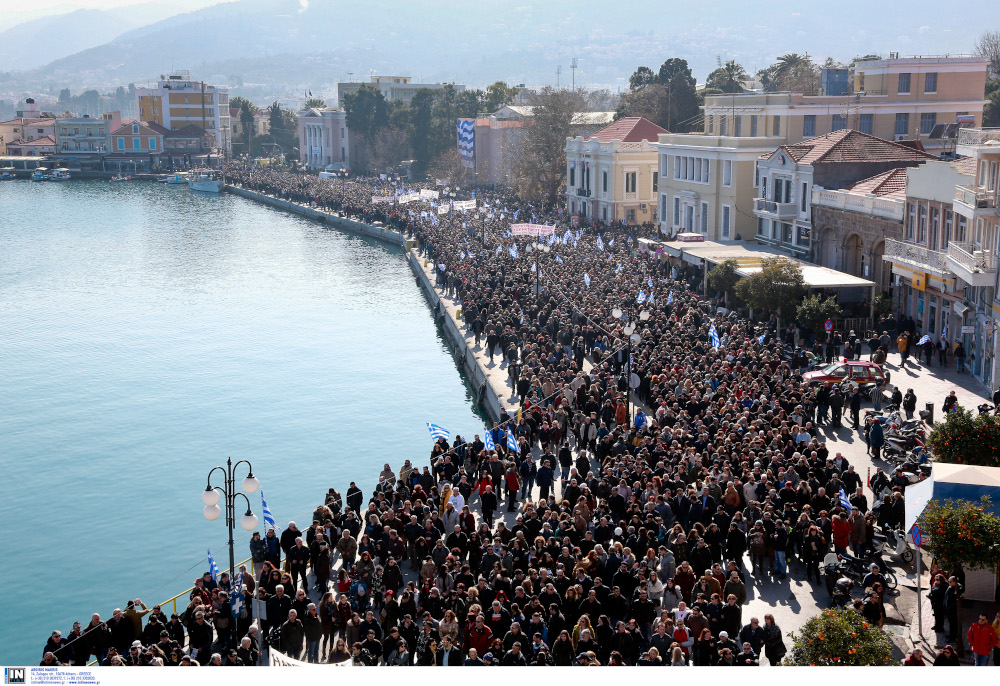 Πλήθος κόσμου στο λιμάνι της Λέσβου