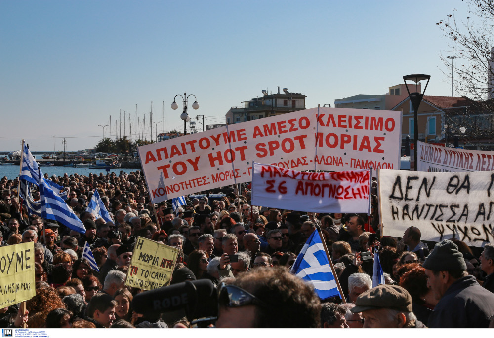 Βούλιαξε από κόσμο η προκυμαία της Μυτιλήνης