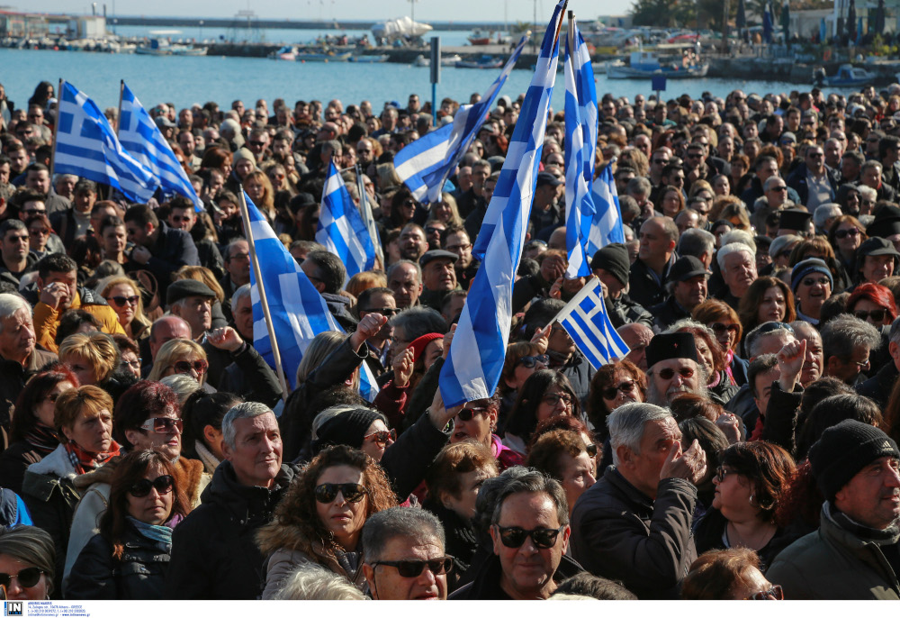 Βούλιαξε από κόσμο η προκυμαία της Μυτιλήνης