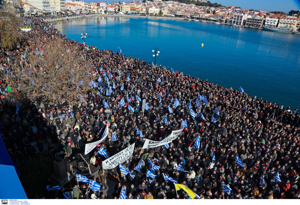 Βούλιαξε από κόσμο η προκυμαία της Μυτιλήνης