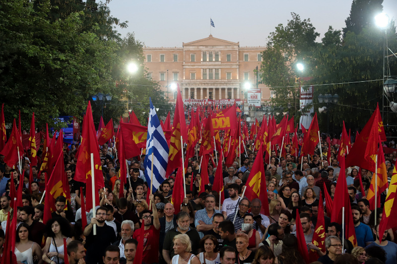 Οι πολίτες στην πλατεία Συντάγματος / Φωτογραφία: EUROKINISSI