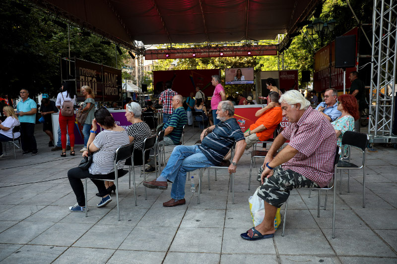 Εικόνα από το εκλογικό περίπτερο του ΣΥΡΙΖA