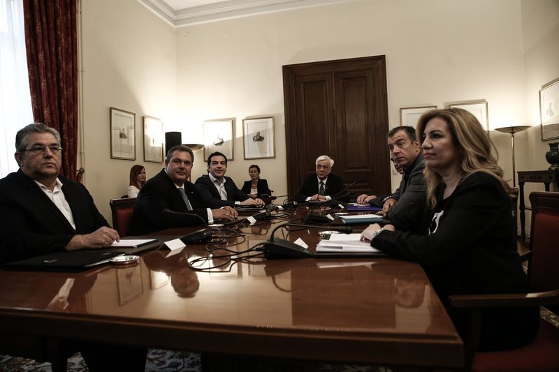 Η δραματική σύσκεψη των πολιτικών αρχηγών την επομένη του δημοψηφίσματος