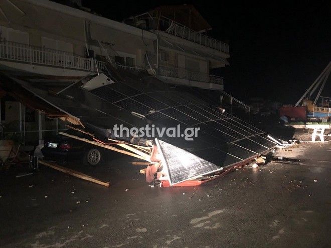 Η οροφή που καταπλάκωσε την 54χρονη και τον 8χρονο γιο της