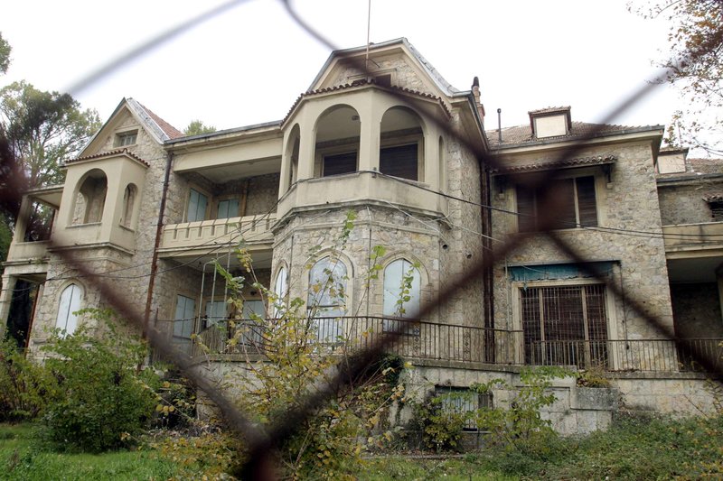 Το οίκημα των πρώην βασιλικών κτημάτων στο Τατόι