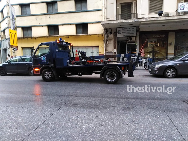 Γερανοί στους δρόμους... σηκώνουν παράνομα σταθμευμένα ΙΧ