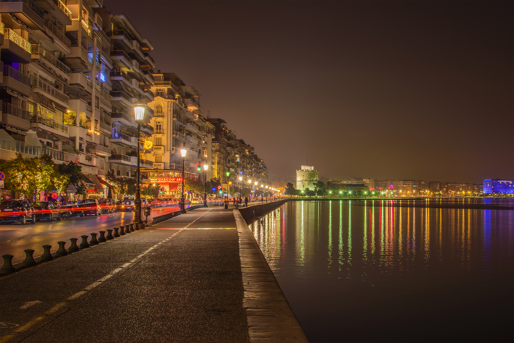 Θεσσαλονίκη by night.