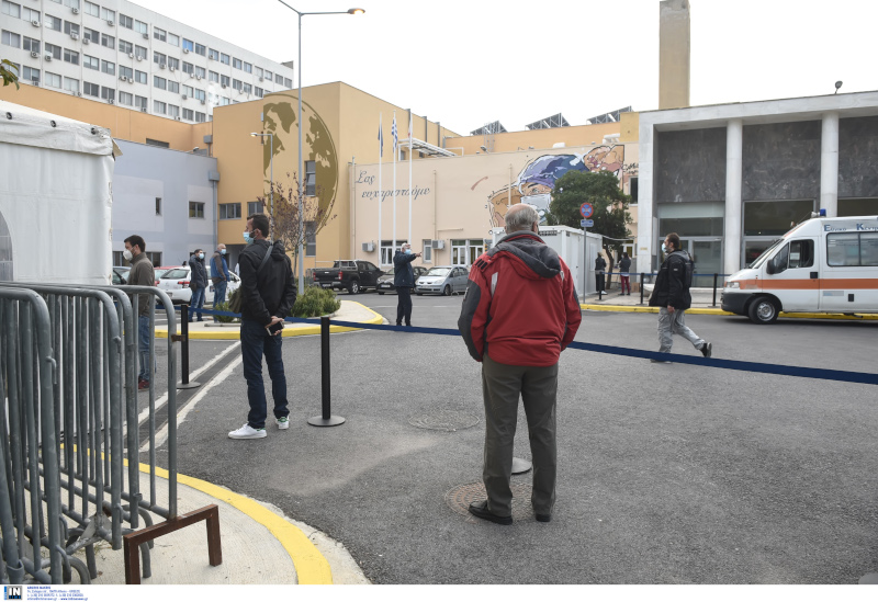 Θεσσαλονίκη: Ουρά για rapid test στο ΑΧΕΠΑ