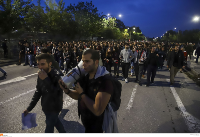 Η πορεία για το Πολυτεχνείο κατευθύνεται προς το Προξενείο των ΗΠΑ / Φωτογραφία: EUROKINISSI