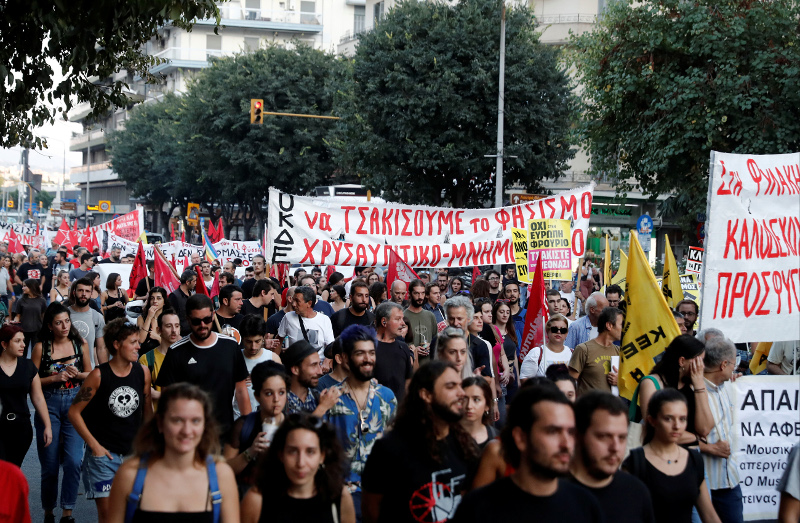 Κόσμος στη πορεία για Φύσσα