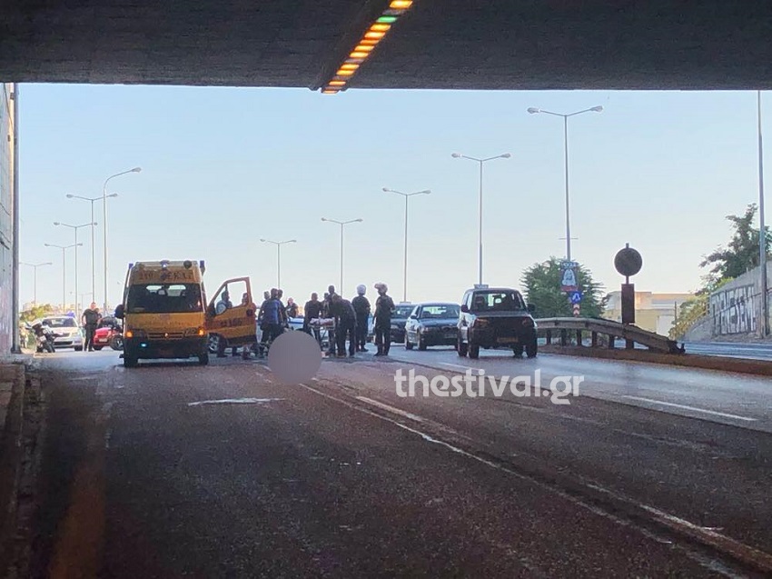 Ο νεαρός μοτοσικλετιστής μεταφέρθηκε στο νοσοκομείο με ασθενοφόρο του ΕΚΑΒ